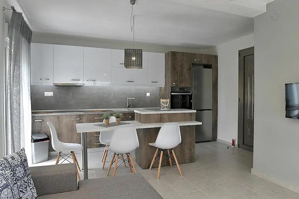 Crystallia Seaside Maisonette By Rentalspro- 尼亚·蒙达尼亚 外观 照片