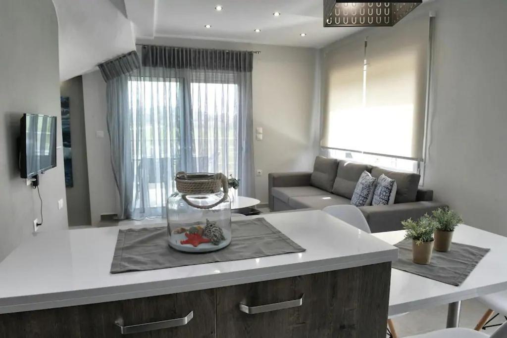 Crystallia Seaside Maisonette By Rentalspro- 尼亚·蒙达尼亚 外观 照片