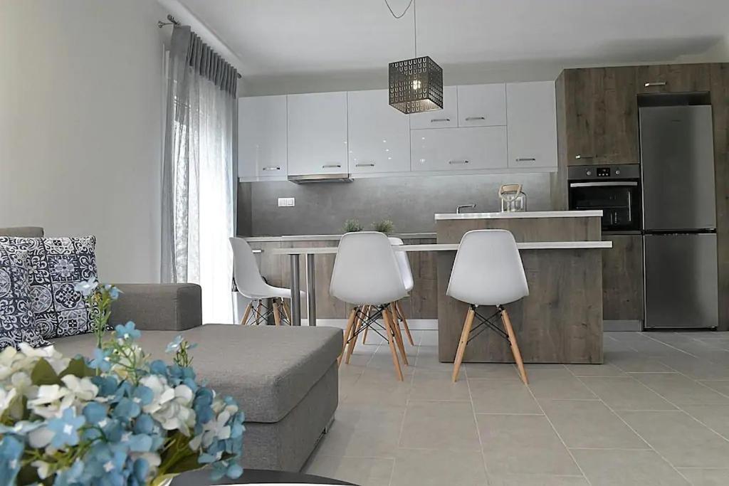 Crystallia Seaside Maisonette By Rentalspro- 尼亚·蒙达尼亚 外观 照片